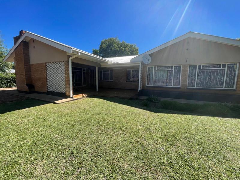 To Let 10 Bedroom Property for Rent in Bult West North West